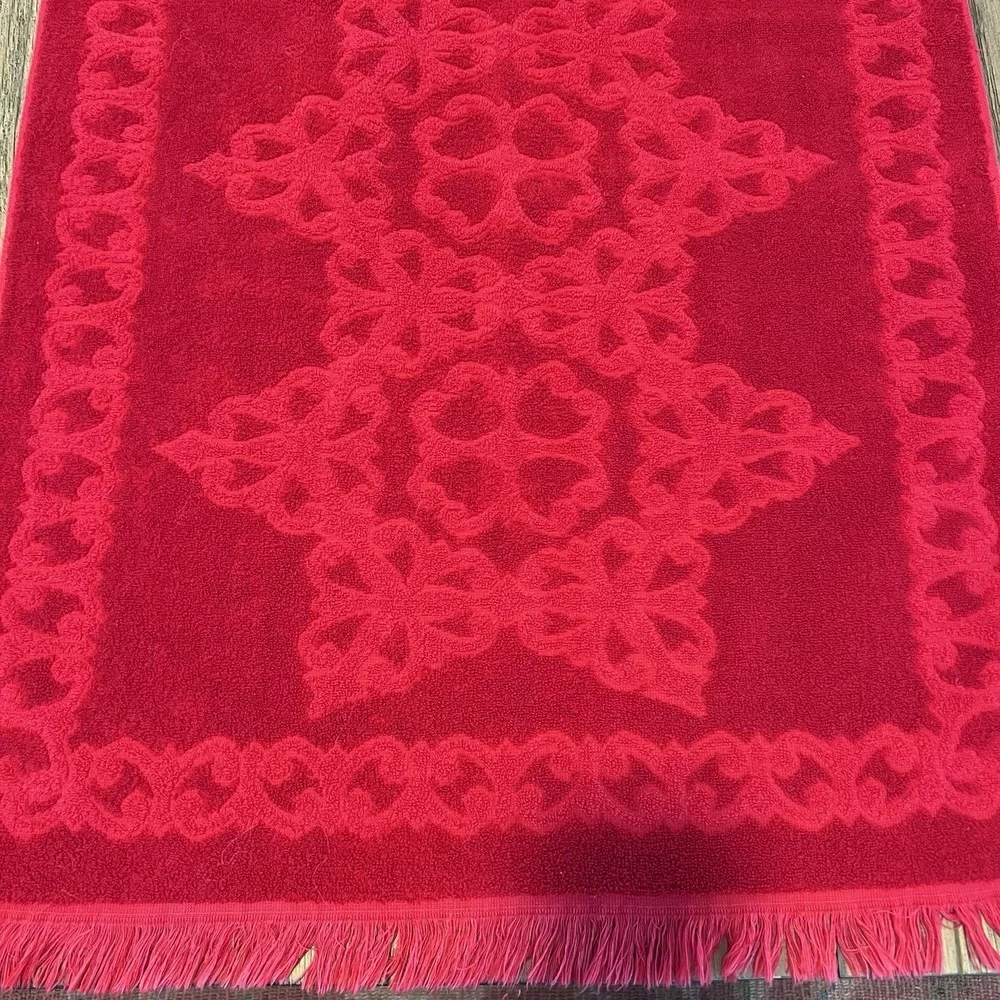 Vintage CANNON Gold Label RED Sculpted Stars 100% Cotton Bath Towel w Fringe USA
